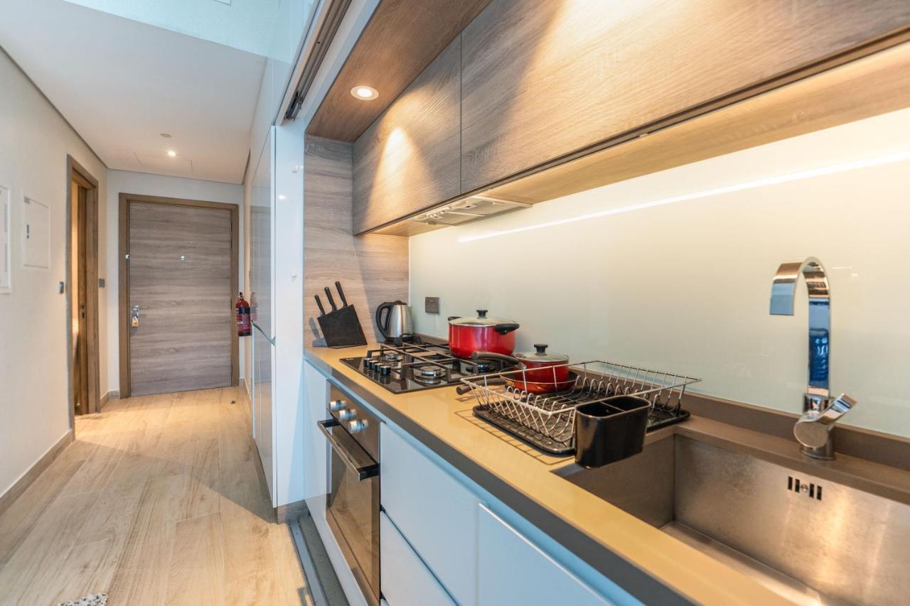 Fam Living - Marina Marvel - Studio Apartment With Breathtaking Views In Studio One Tower 두바이 외부 사진