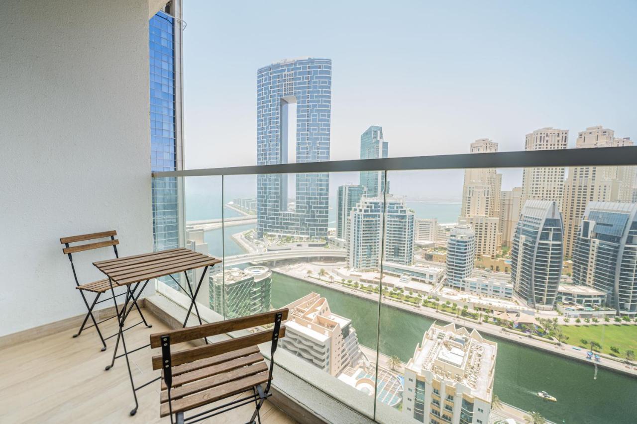 Fam Living - Marina Marvel - Studio Apartment With Breathtaking Views In Studio One Tower 두바이 외부 사진