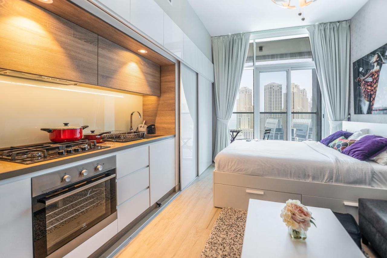Fam Living - Marina Marvel - Studio Apartment With Breathtaking Views In Studio One Tower 두바이 외부 사진