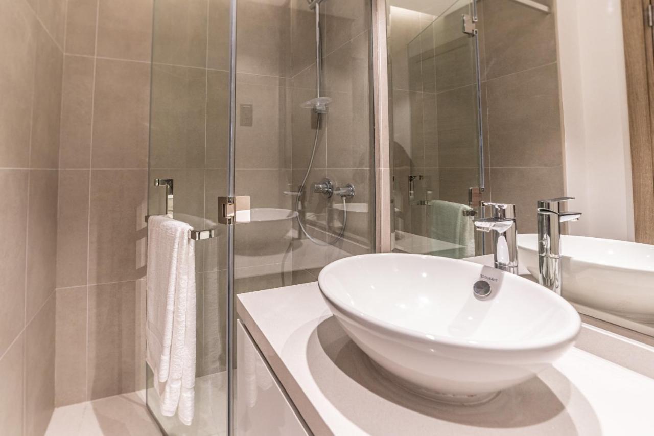 Fam Living - Marina Marvel - Studio Apartment With Breathtaking Views In Studio One Tower 두바이 외부 사진