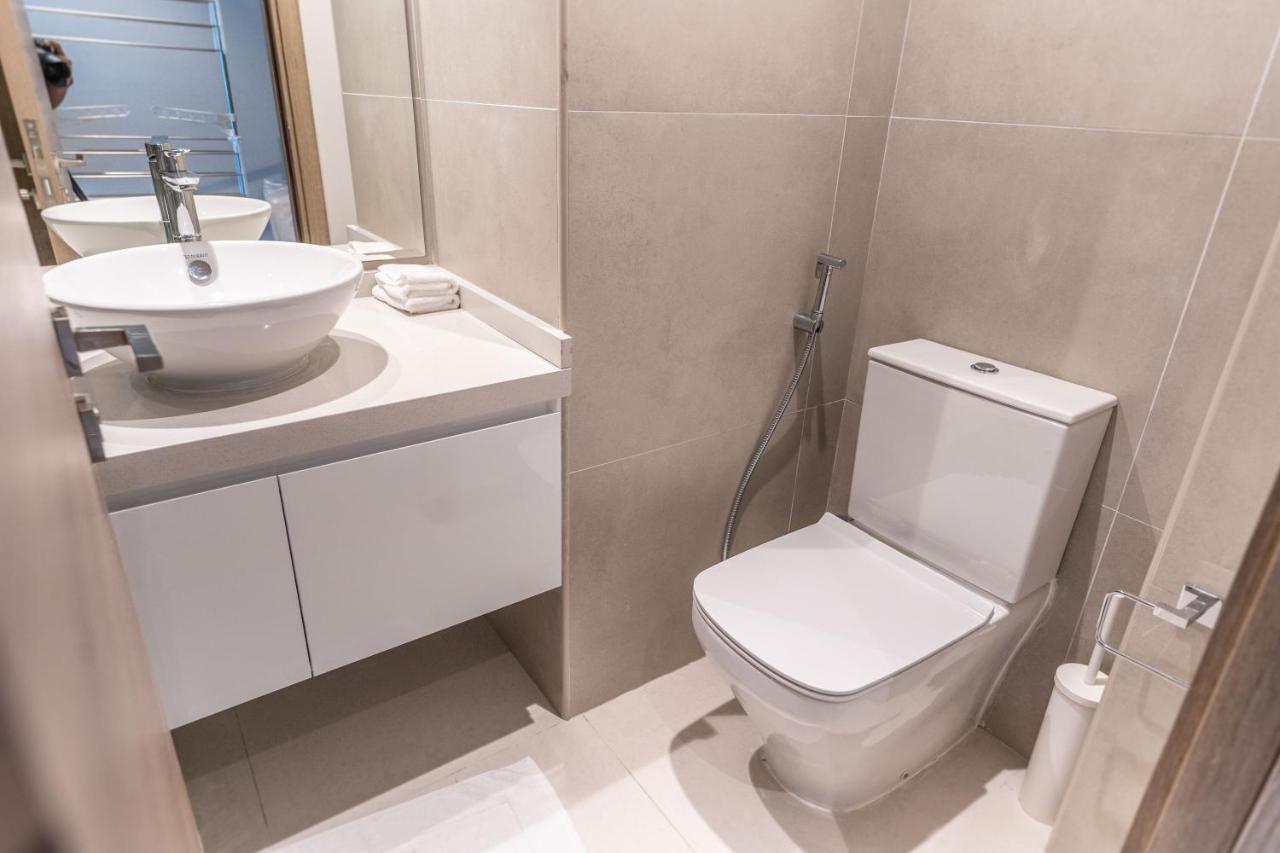 Fam Living - Marina Marvel - Studio Apartment With Breathtaking Views In Studio One Tower 두바이 외부 사진