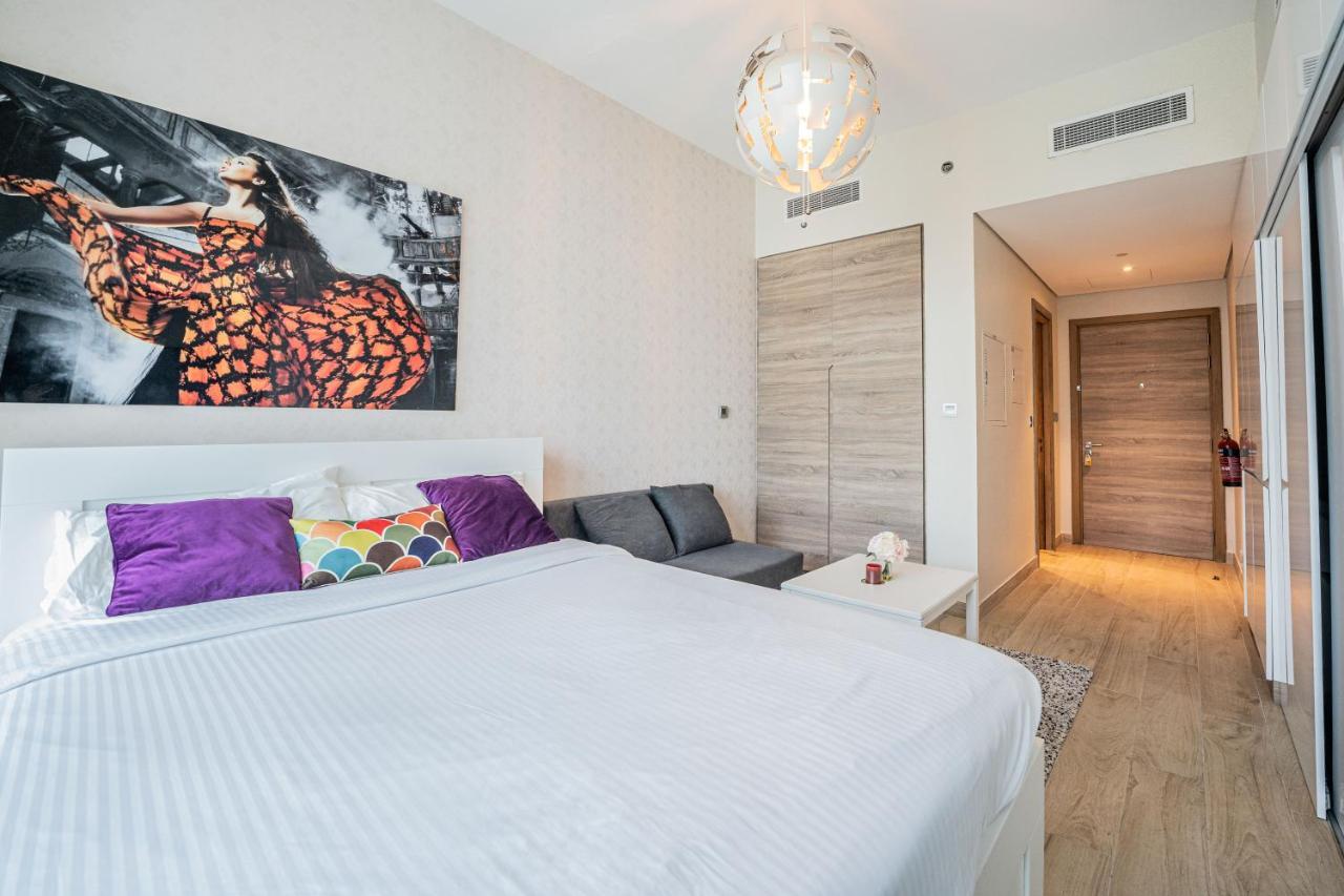 Fam Living - Marina Marvel - Studio Apartment With Breathtaking Views In Studio One Tower 두바이 외부 사진