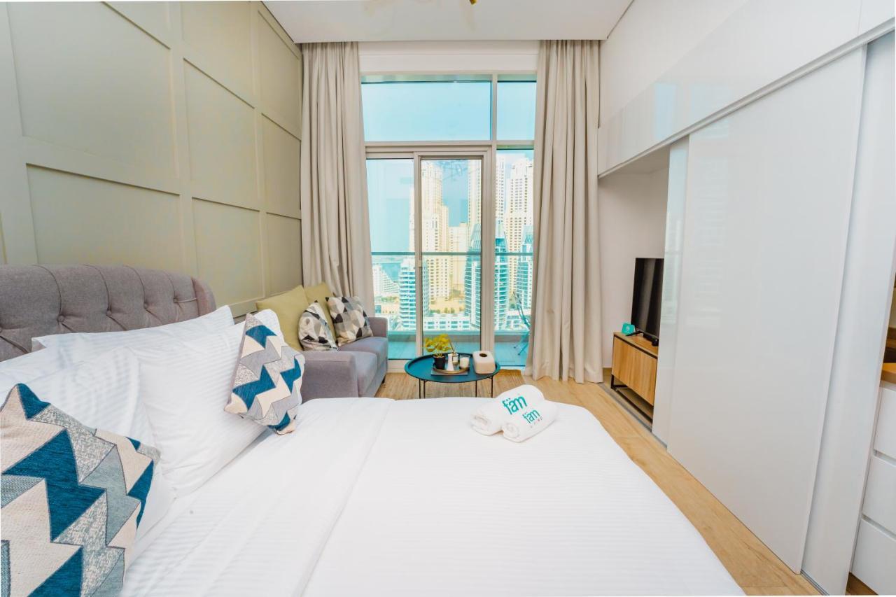 Fam Living - Marina Marvel - Studio Apartment With Breathtaking Views In Studio One Tower 두바이 외부 사진