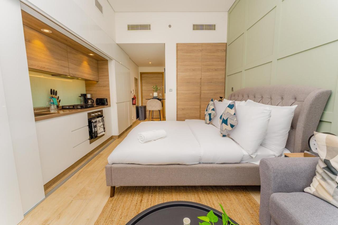 Fam Living - Marina Marvel - Studio Apartment With Breathtaking Views In Studio One Tower 두바이 외부 사진