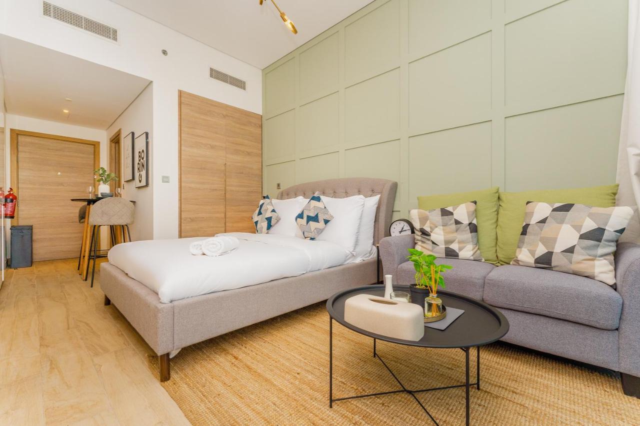 Fam Living - Marina Marvel - Studio Apartment With Breathtaking Views In Studio One Tower 두바이 외부 사진