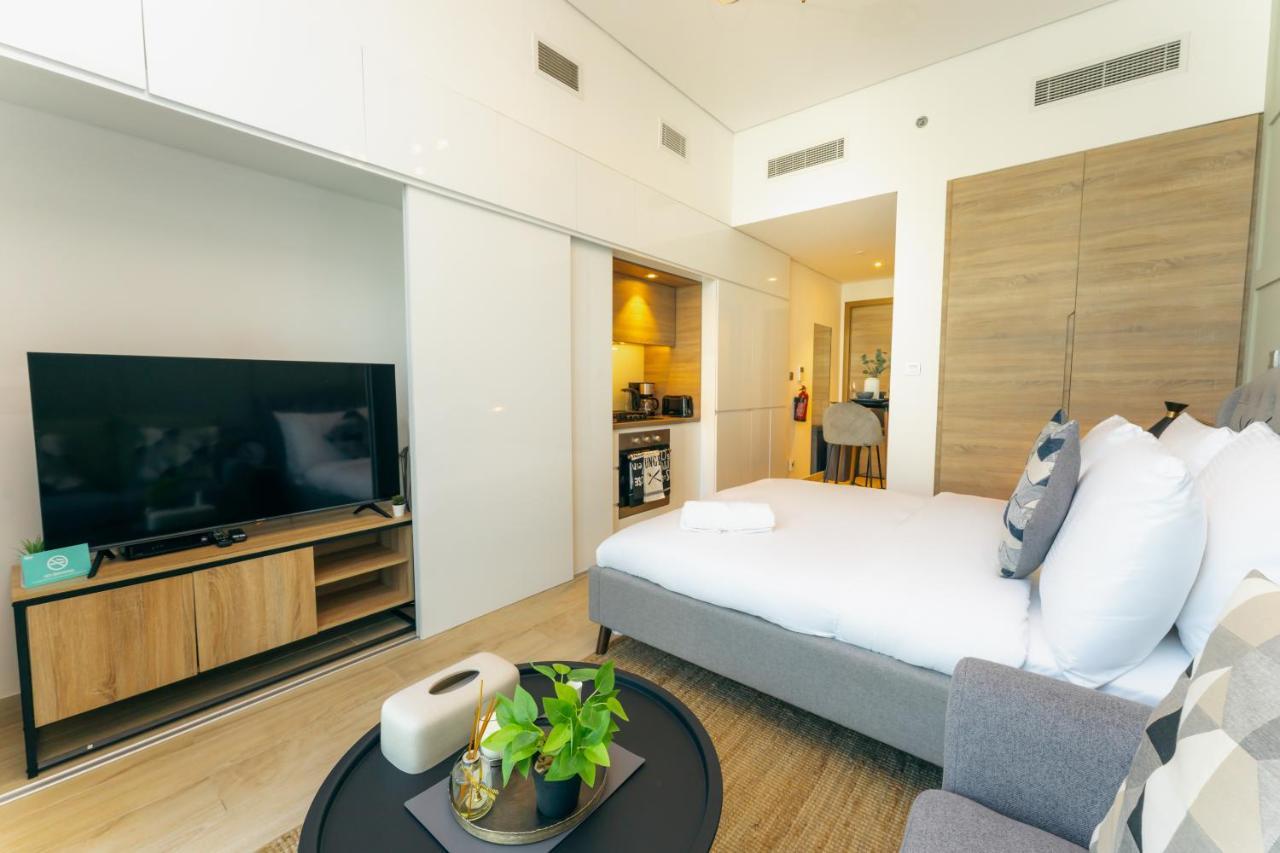 Fam Living - Marina Marvel - Studio Apartment With Breathtaking Views In Studio One Tower 두바이 외부 사진