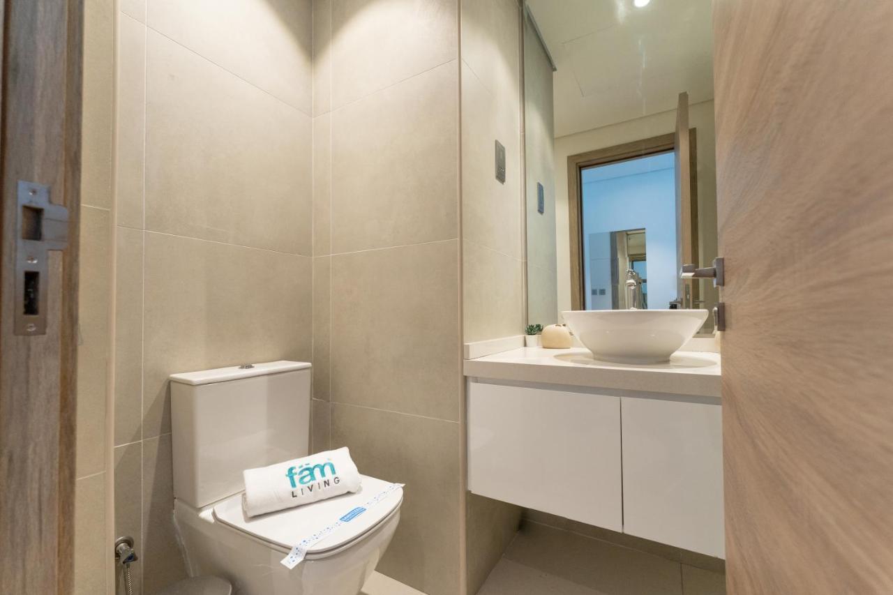 Fam Living - Marina Marvel - Studio Apartment With Breathtaking Views In Studio One Tower 두바이 외부 사진