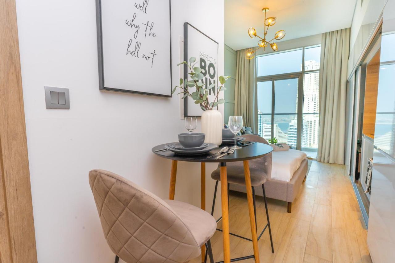 Fam Living - Marina Marvel - Studio Apartment With Breathtaking Views In Studio One Tower 두바이 외부 사진