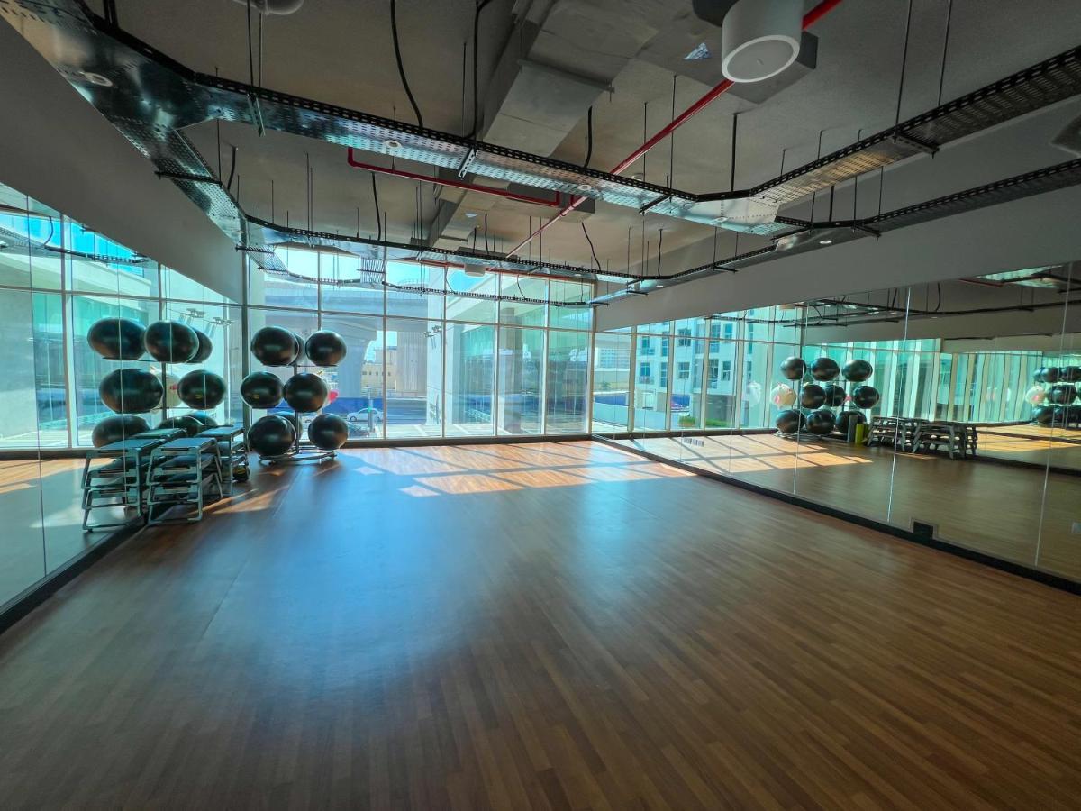 Fam Living - Marina Marvel - Studio Apartment With Breathtaking Views In Studio One Tower 두바이 외부 사진