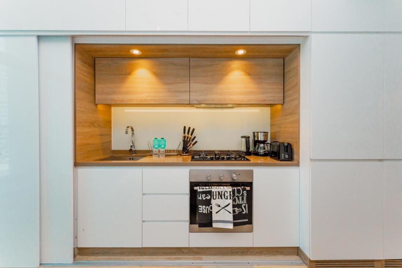 Fam Living - Marina Marvel - Studio Apartment With Breathtaking Views In Studio One Tower 두바이 외부 사진