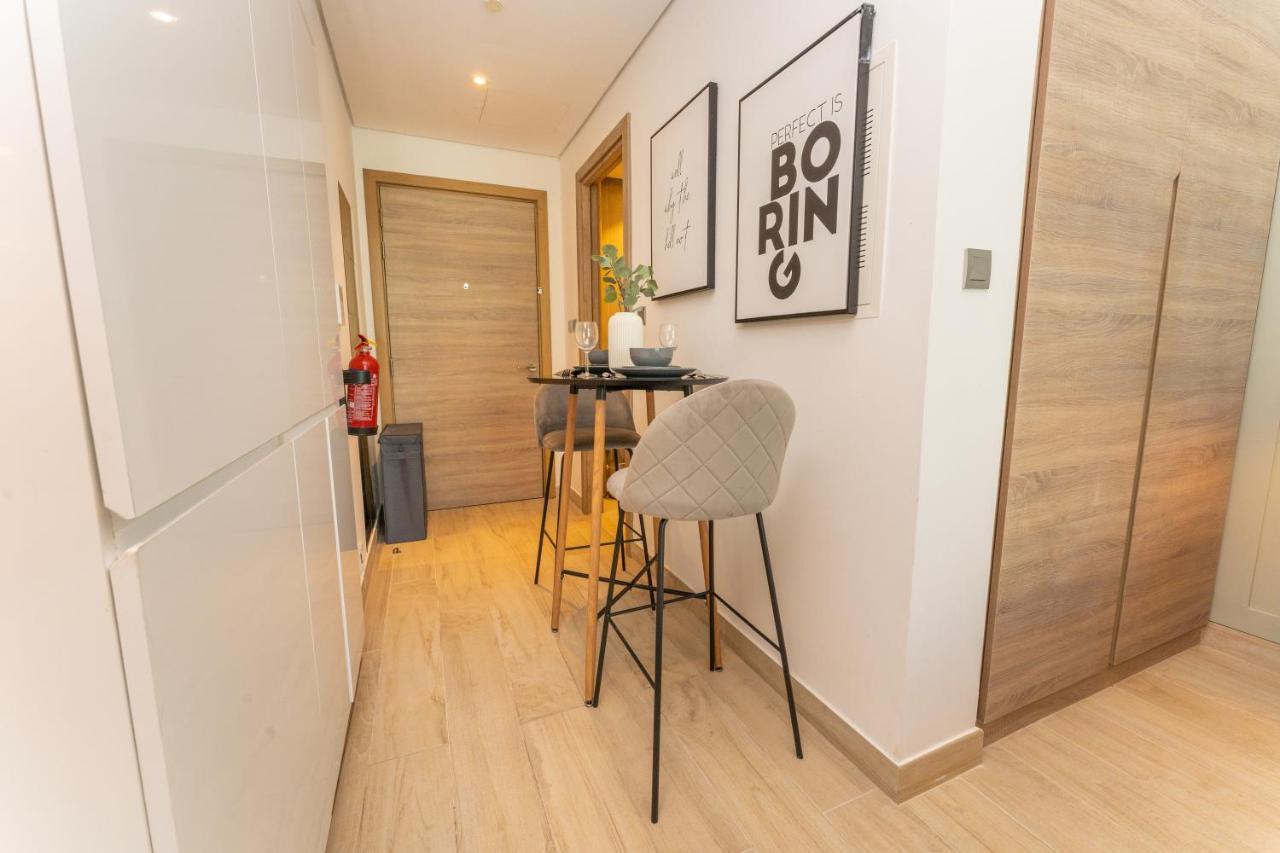 Fam Living - Marina Marvel - Studio Apartment With Breathtaking Views In Studio One Tower 두바이 외부 사진