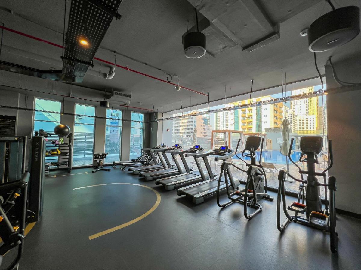 Fam Living - Marina Marvel - Studio Apartment With Breathtaking Views In Studio One Tower 두바이 외부 사진